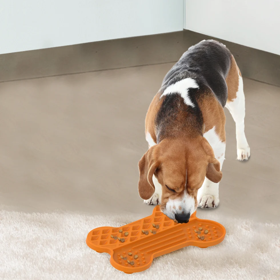 Covoraș de lins pentru câini, cu relief și ventuze, 28 x 19 cm – AFP Bone Appetit - Tasty Bone Lick Mat L - imagine 4