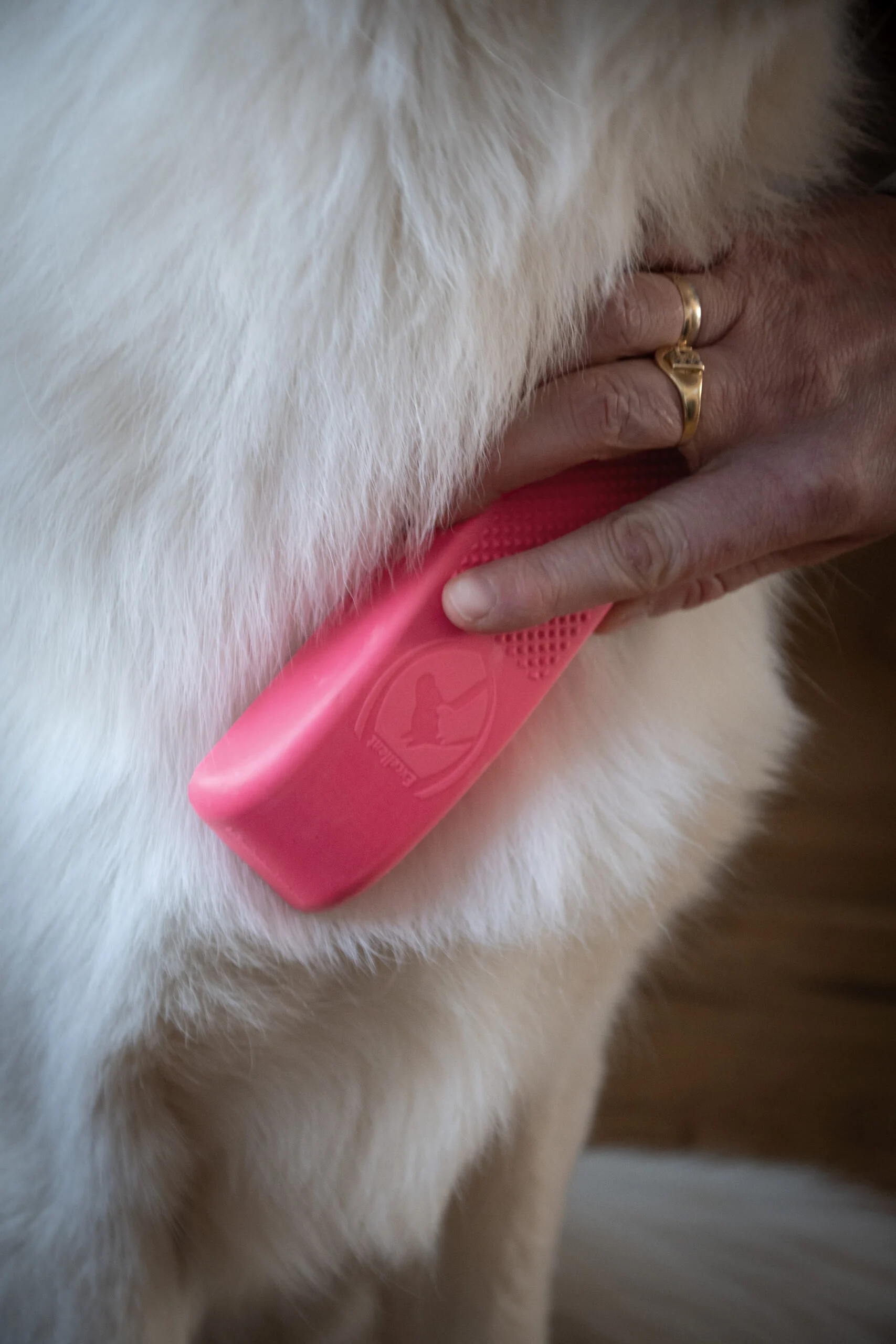 Perie pentru spălare și masaj pentru câini, medie, roz, 17,5 cm – Excellent Pets Grooming Brush - imagine 4