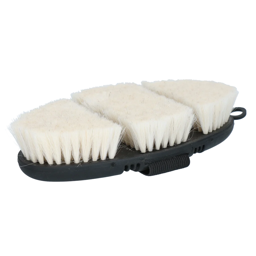 Perie moale pentru cai, cu peri de capră și partea superioară flexibilă – Excellent Horse Flexi Brush Shine - imagine 4