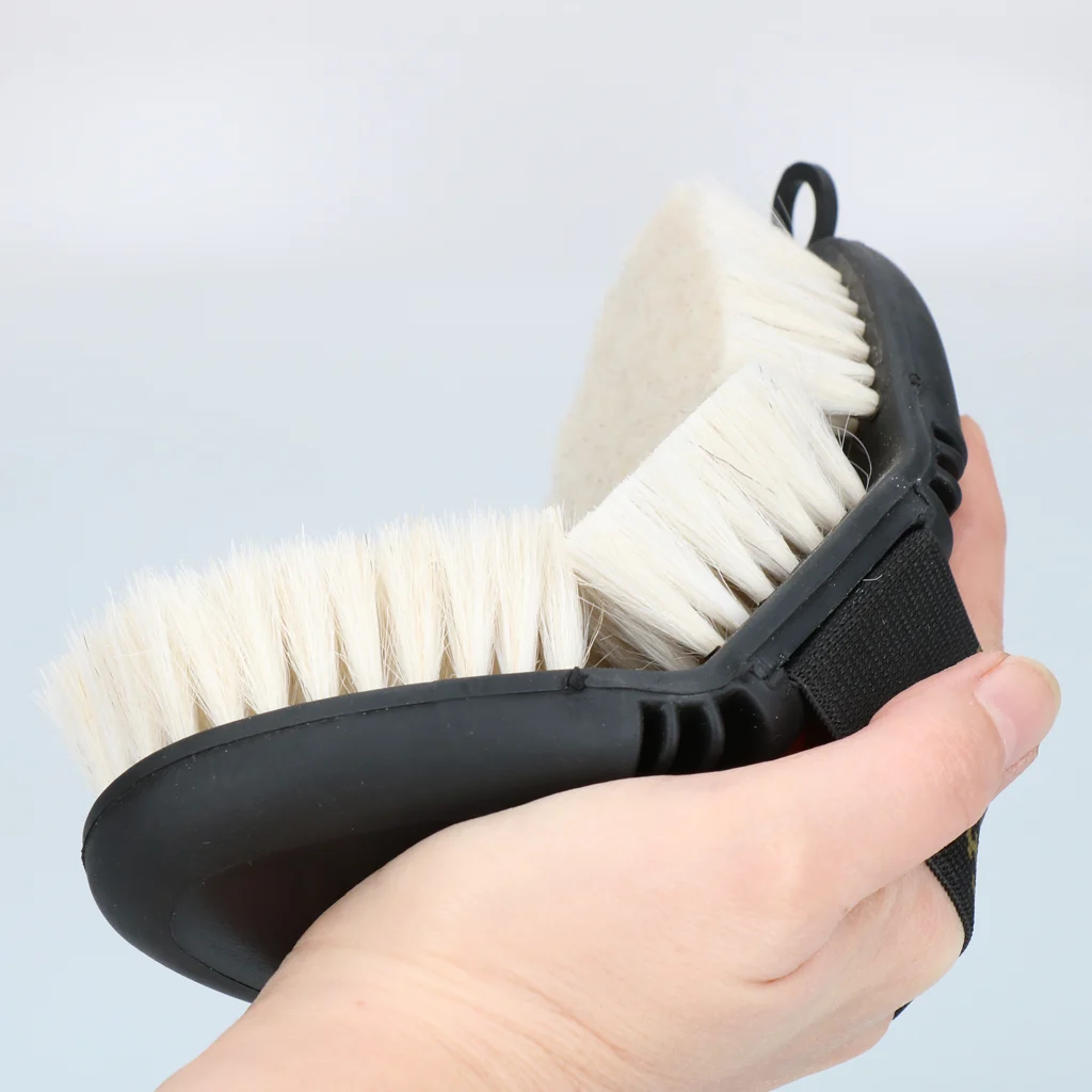 Perie moale pentru cai, cu peri de capră și partea superioară flexibilă – Excellent Horse Flexi Brush Shine - imagine 6