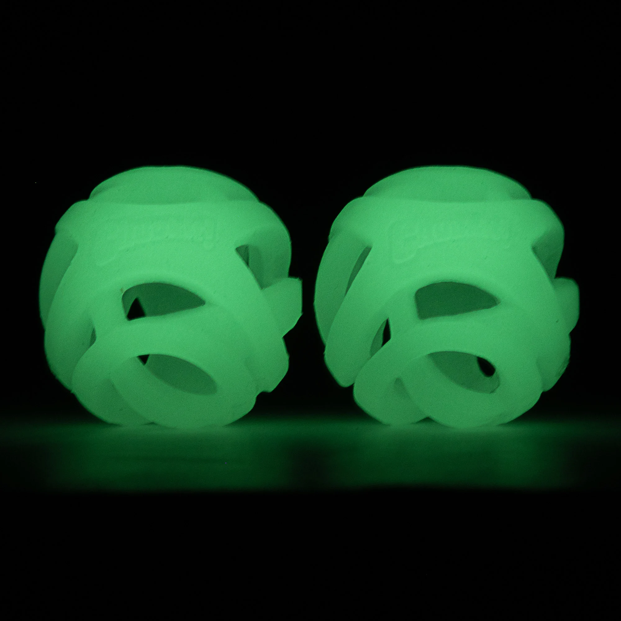 Minge luminoasă pentru câini S, plutitoare, 4,5 cm, 2 bucăți – Chuckit! Air Glow Fetch Ball - imagine 3