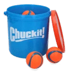 Set de mingi pentru câini cu găleată și orificii de scurgere, 8 mingi M – Chuckit! Bucket - imagine 2