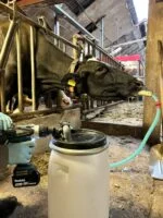 Pompă de drenaj acționată de mașina de găurit, cu rezervor de 25 l, pentru vaci – Excellent Cow Drencher Drill Driven - imagine 2