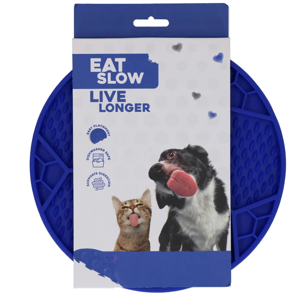 Covoraș de lins pentru câini, cu model de minge de fotbal și ventuze, Ø 22 cm, Albastru – Eat Slow Live Longer Lick Mat Soccer Ball - imagine 1