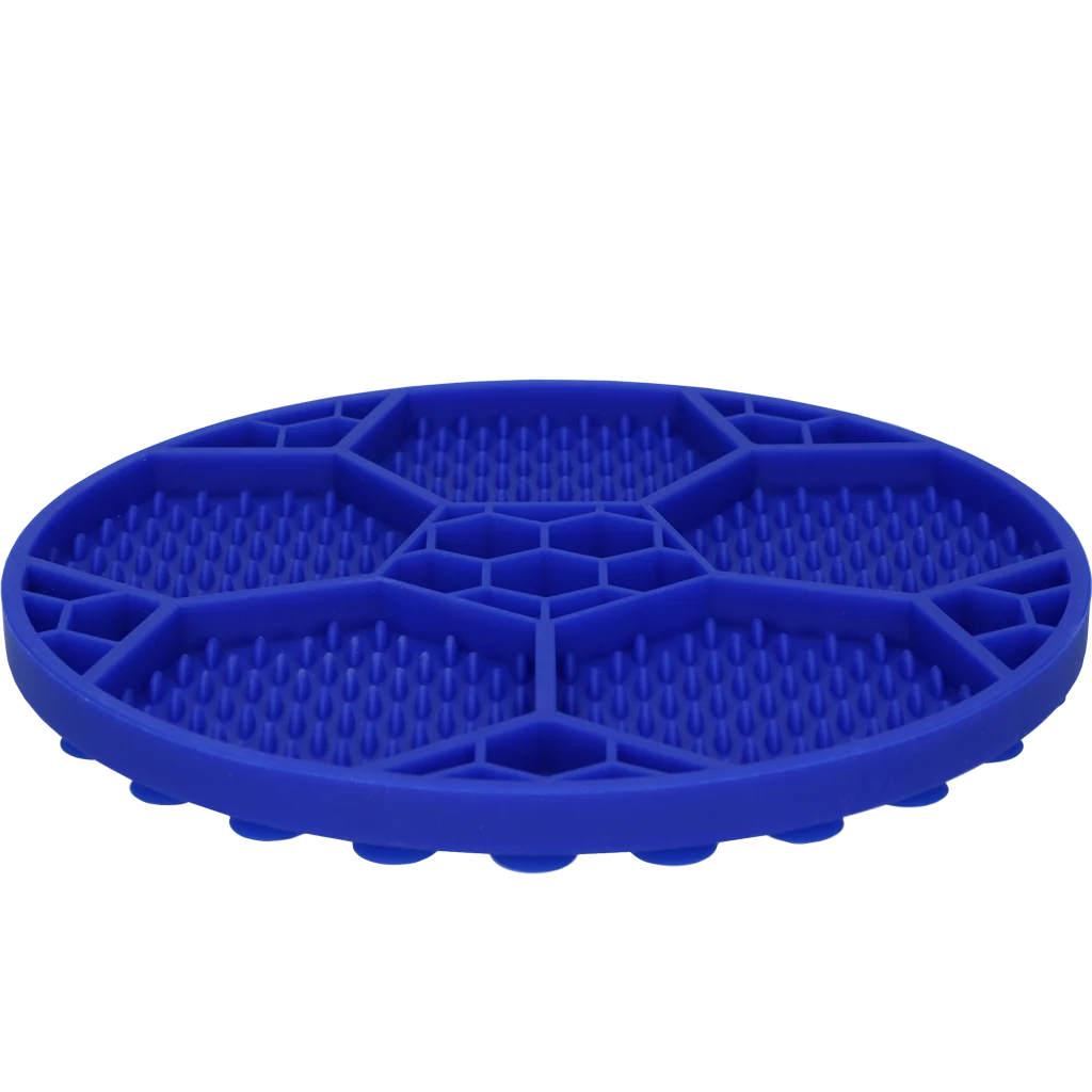 Covoraș de lins pentru câini, cu model de minge de fotbal și ventuze, Ø 22 cm, Albastru – Eat Slow Live Longer Lick Mat Soccer Ball - imagine 3