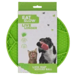 Covoraș de lins pentru câini cu model de minge de fotbal și ventuze, Ø 22 cm, Verde – Eat Slow Live Longer Lick Mat Soccer Ball