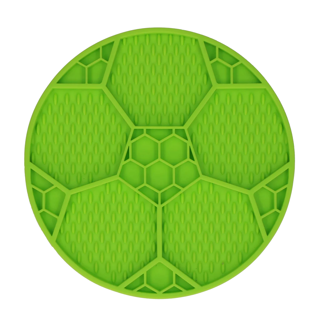 Covoraș de lins pentru câini cu model de minge de fotbal și ventuze, Ø 22 cm, Verde – Eat Slow Live Longer Lick Mat Soccer Ball - imagine 2