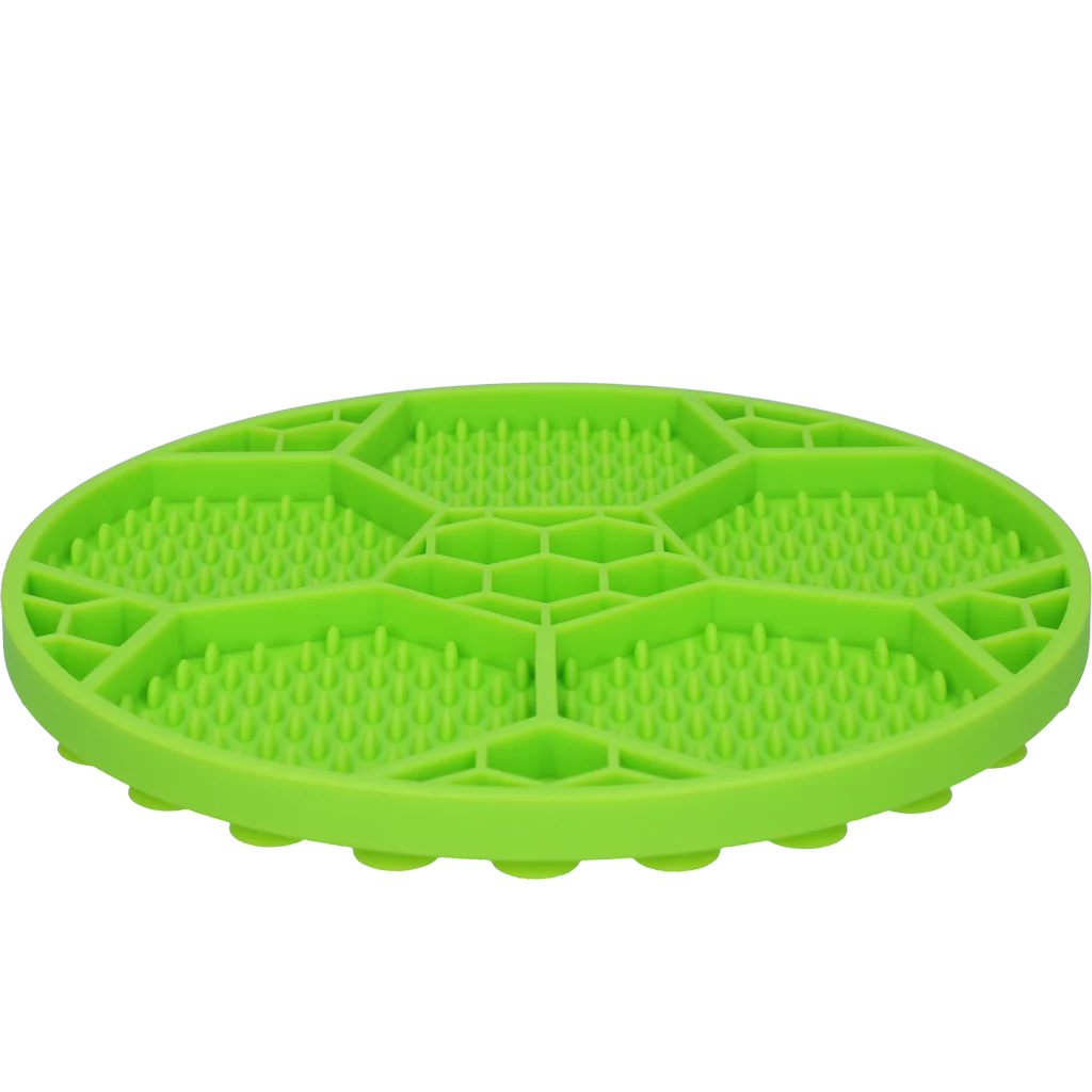 Covoraș de lins pentru câini cu model de minge de fotbal și ventuze, Ø 22 cm, Verde – Eat Slow Live Longer Lick Mat Soccer Ball - imagine 3