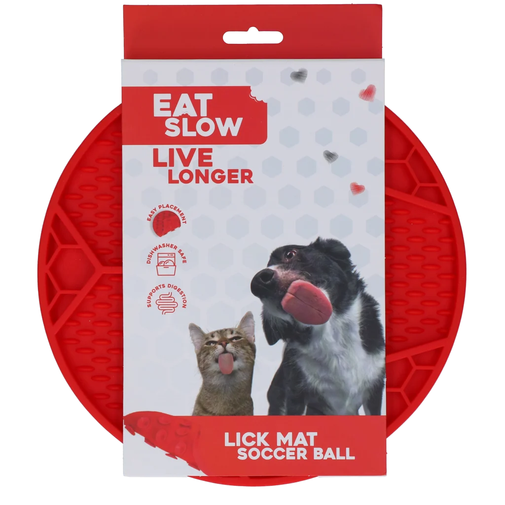 Covoraș de lins pentru câini cu model de minge de fotbal și ventuze, Ø 22 cm, roșu – Eat Slow Live Longer Lick Mat Soccer Ball - imagine 1
