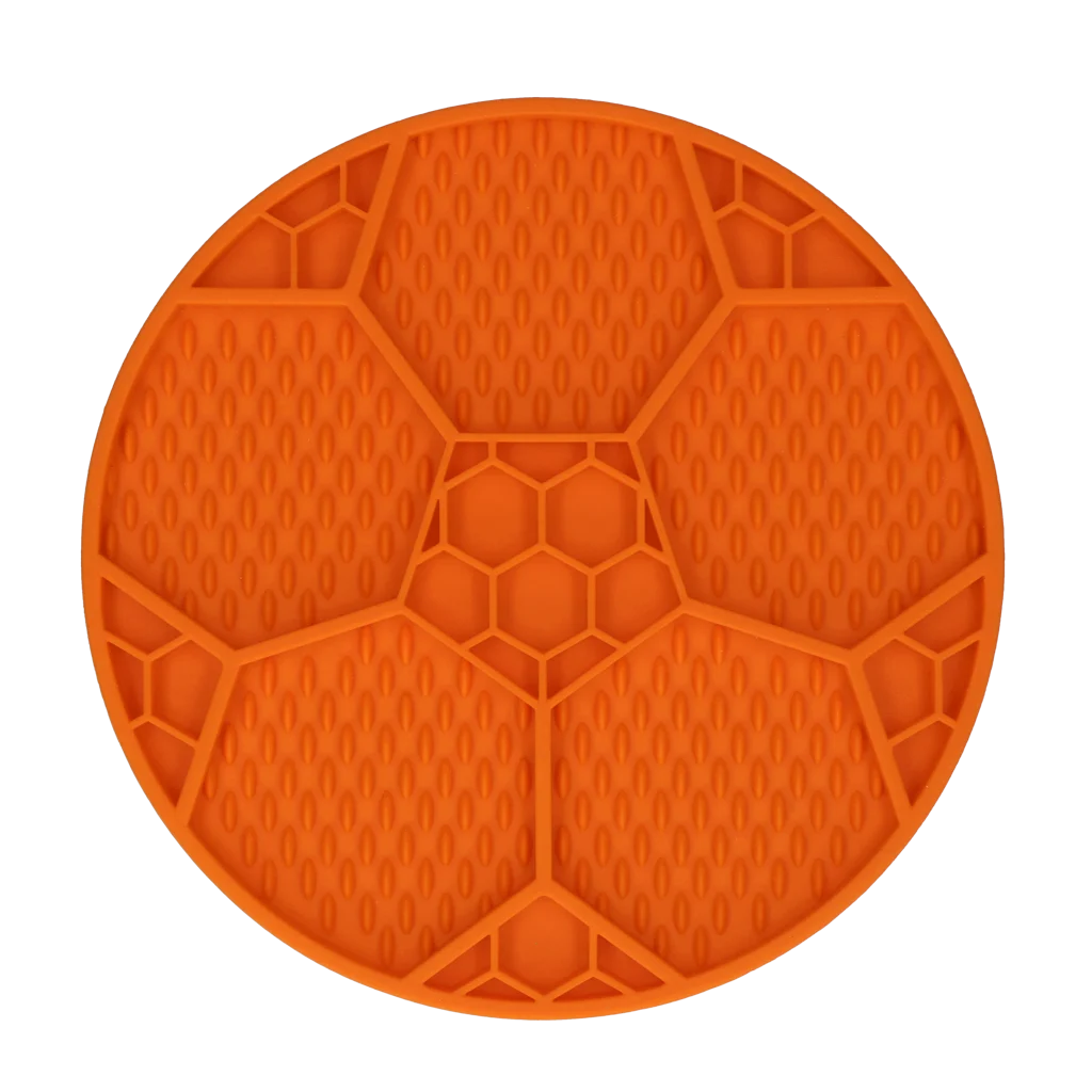 Covoraș de lins pentru câini, cu model de minge de fotbal și ventuze, Ø 22 cm, portocaliu – Eat Slow Live Longer Lick Mat Soccer Ball - imagine 3