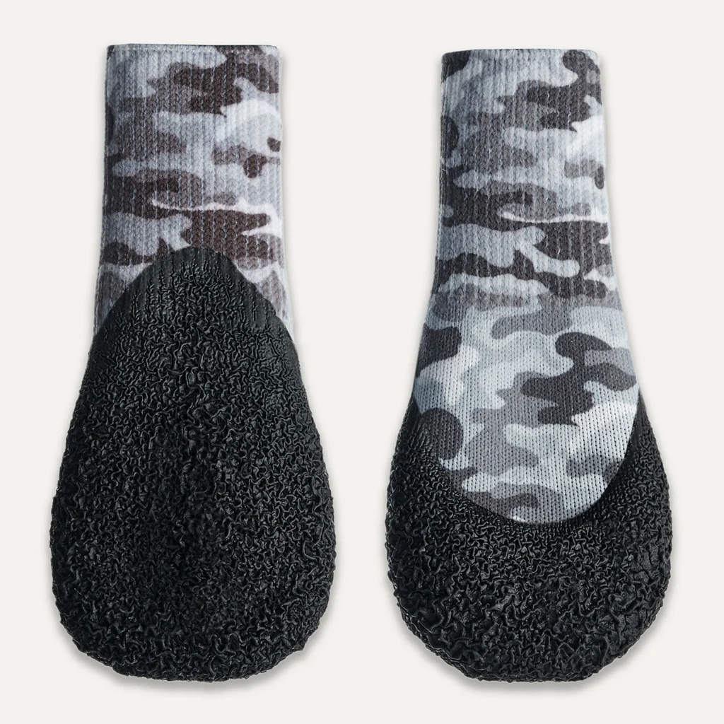 Încălțăminte impermeabilă pentru câini, cu talpă din cauciuc, 4 bucăți, M, camuflaj și negru – Goo-eez Lites - imagine 1