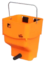 Găleată portocalie de adăpare pentru viței, cu cârlige de agățare, 5 l – Shoof Kalf Feeder M1 Rail-Hang - imagine 2