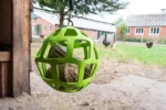 Bloc de ciugulit pentru găini ouătoare din fân de pajiște, 3,5 kg – LAX Tierfutter - imagine 2
