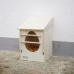 Cuibar din lemn pentru găini, cu stinghie rabatabilă, dimensiuni interioare 30 x 29 cm – Kerbl - imagine 3