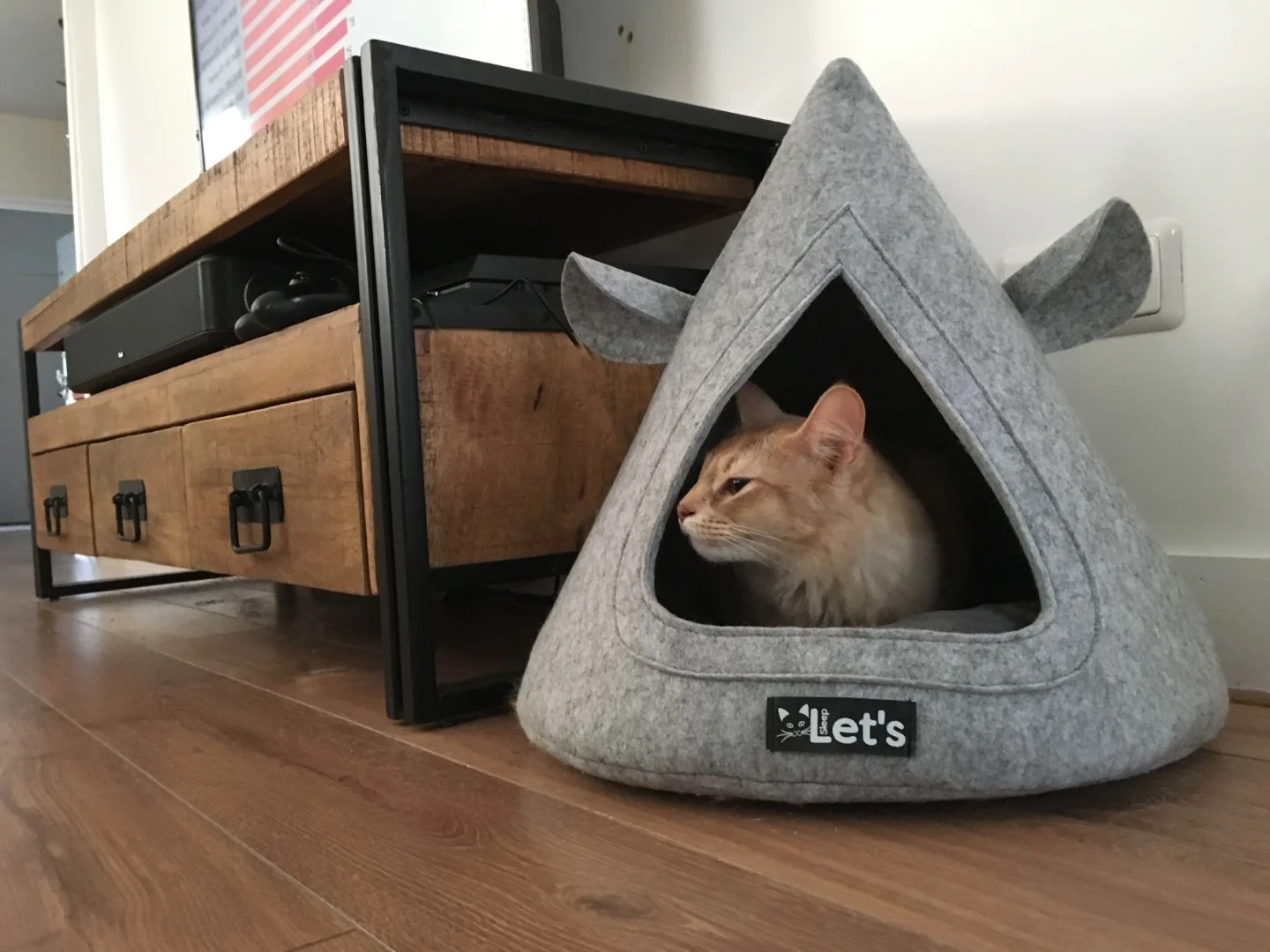 Tipi din pâslă pentru pisici, cu pernă, 50 x 45 cm, gri – Let's Sleep Pet Cave TeePee - imagine 3