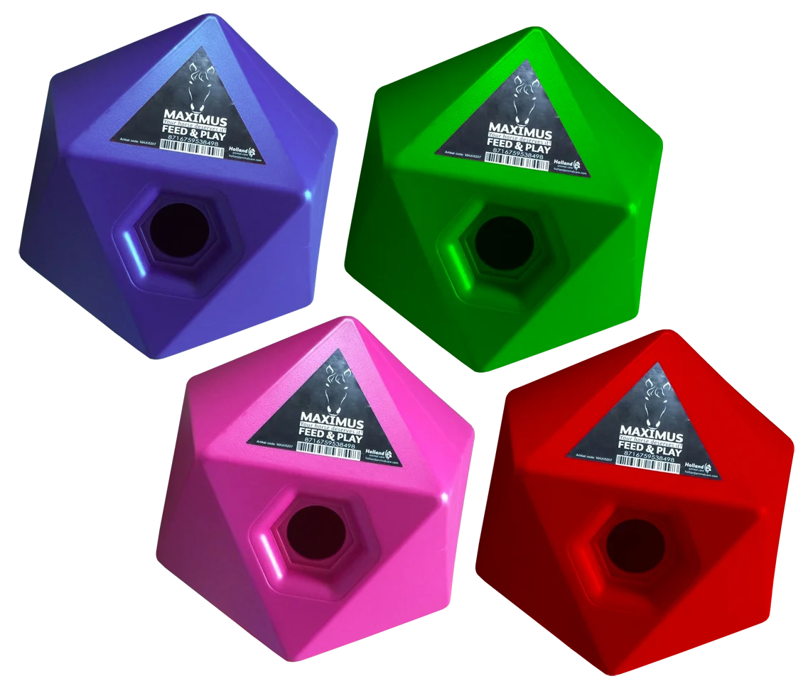 Cub interactiv de hrănire pentru cai, cu deschizătură pentru recompense de 37 mm, verde – Maximus Feed & Play Cube - imagine 2
