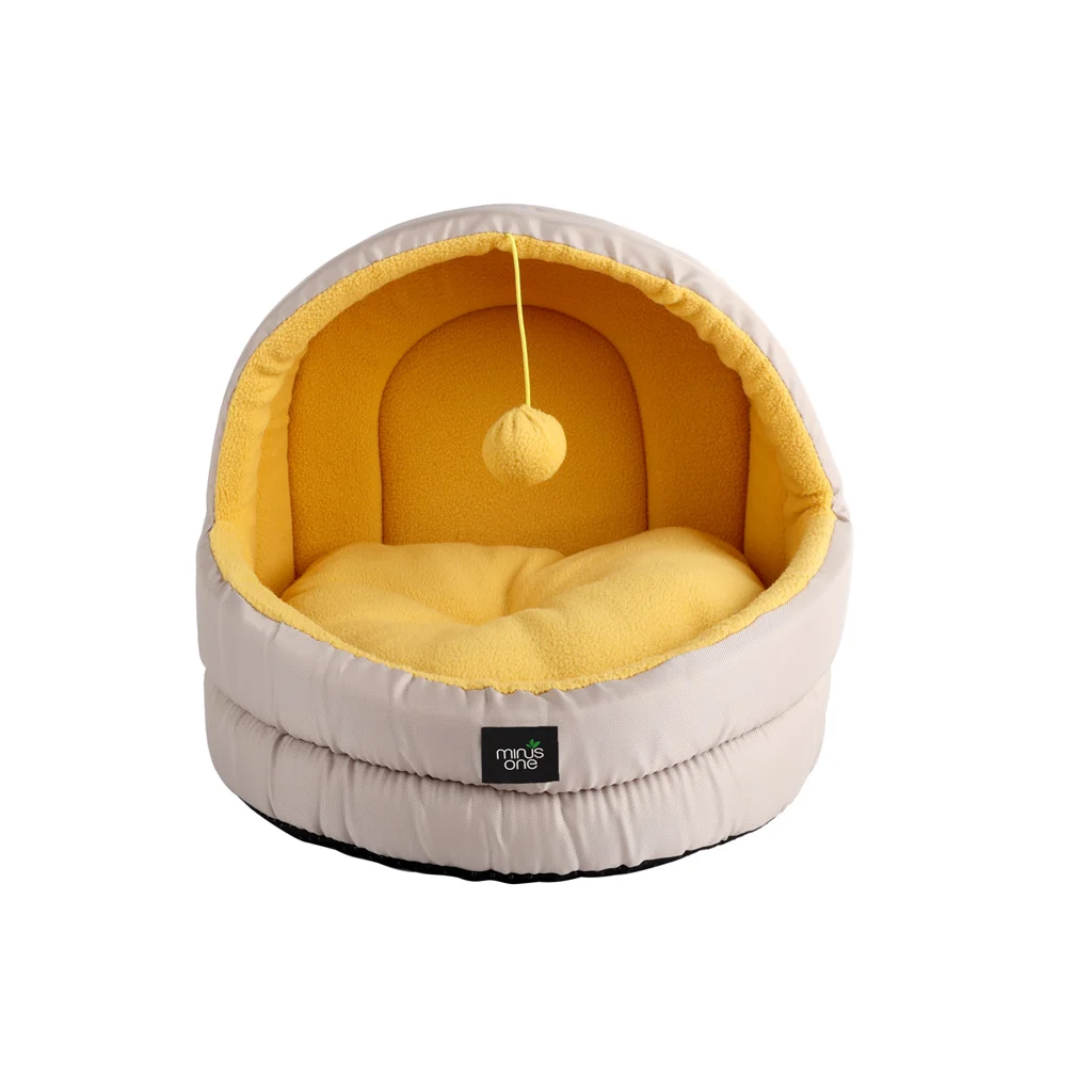 Peșteră pentru pisici cu loc de odihnă din fleece și mingiuță de joacă – Minus One Hideaway Cat Cave Yellow - imagine 2
