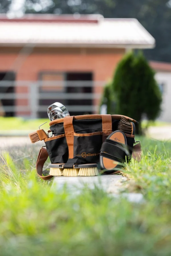 Geantă de toaletaj cu 6 buzunare exterioare și curea de umăr detașabilă, neagră, 28 x 20 x 22 cm – Covalliero Grooming Bag - imagine 2