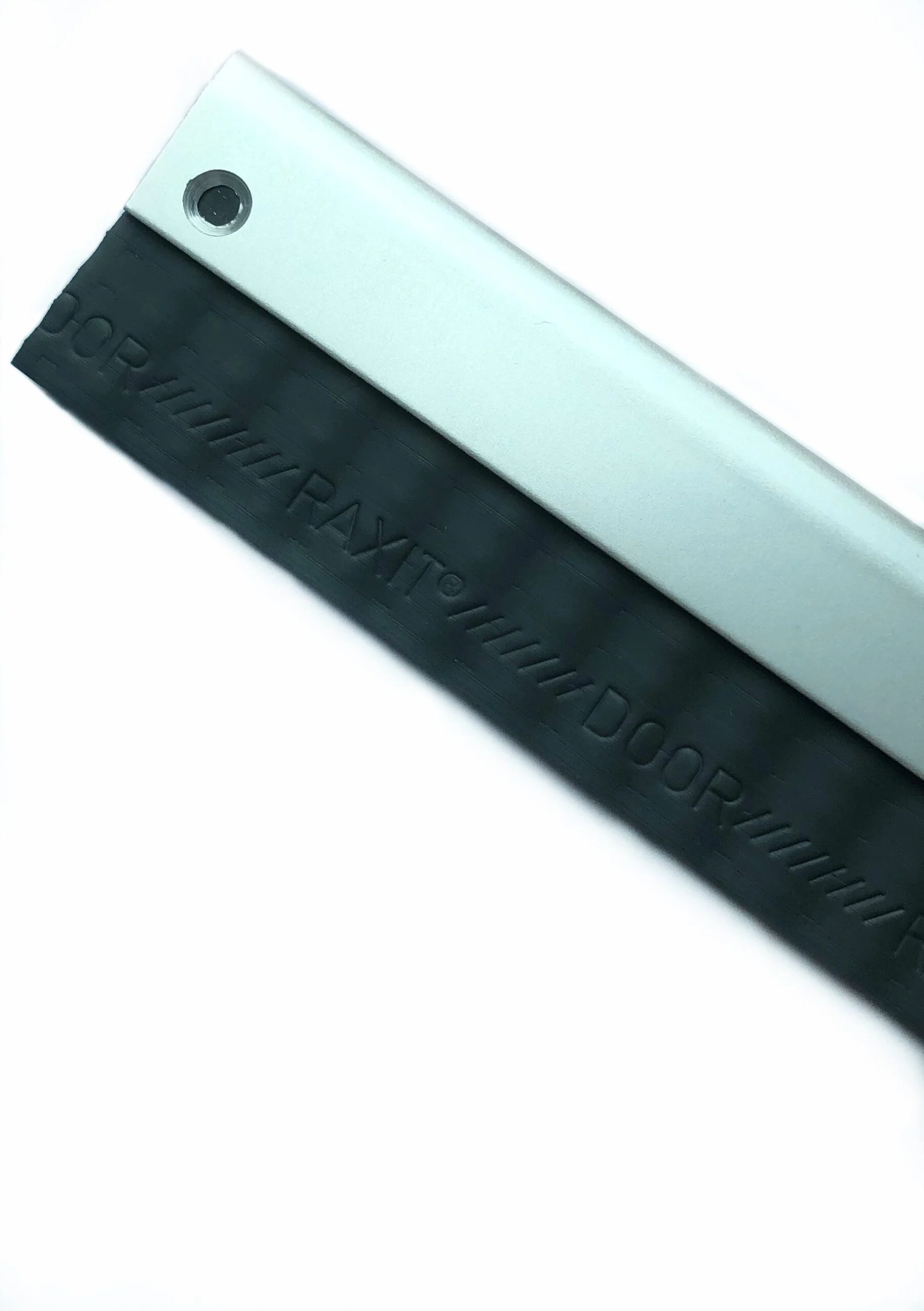 Barieră pentru ușă împotriva rozătoarelor, cu suport din aluminiu – Raxit Ready to Use (1 m) 20 mm - imagine 1