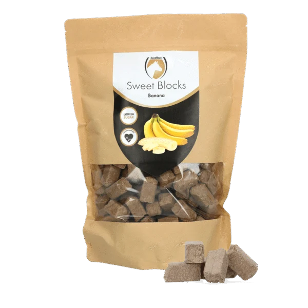 Recompense pentru cai cu banană, cu conținut redus de zahăr, 1 kg – Excellent Horse Sweet Blocks
