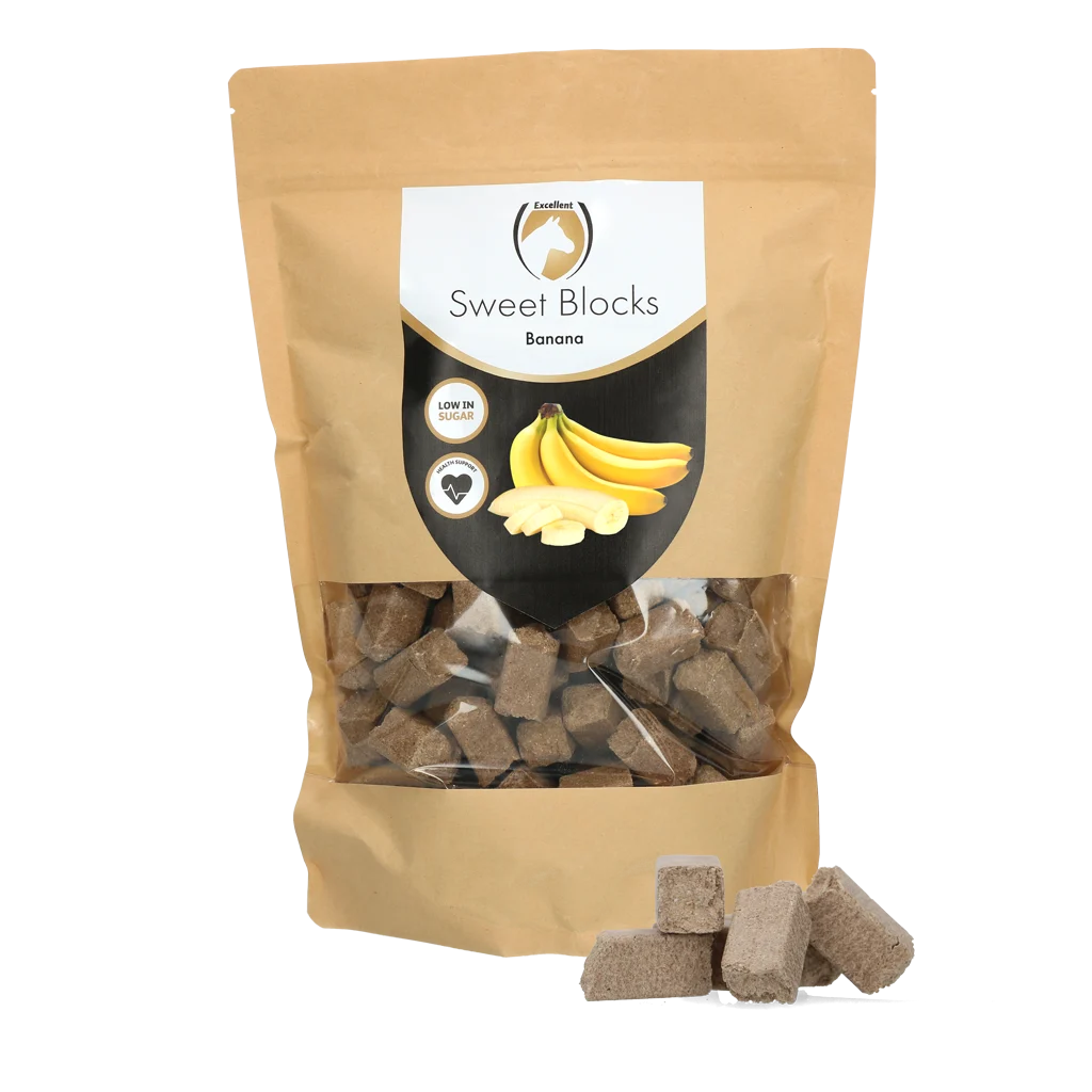 Recompense pentru cai cu banană, cu conținut redus de zahăr, 1 kg – Excellent Horse Sweet Blocks - imagine 1