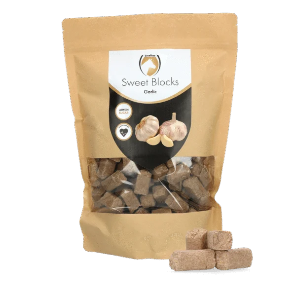 Recompense pentru cai cu usturoi, conținut redus de zahăr, 1 kg – Excellent Horse Sweet Blocks