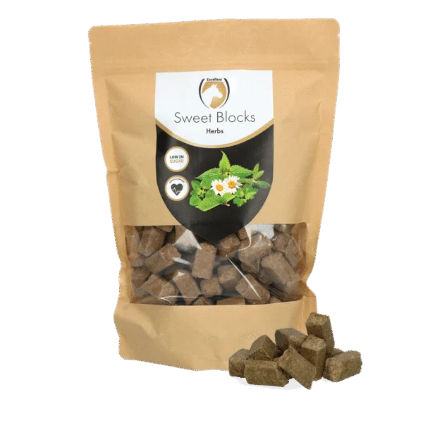 Gustări pentru cai cu plante aromatice, 1 kg – Excellent Horse Sweet Blocks Herbs