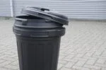 Recipient pentru furaje cu închidere prin rotire, 70 l, negru - imagine 2