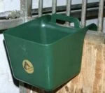 Recipient suspendabil pentru furaje, pentru cai, cu mâner, 11 l, verde – Ok-Plast - imagine 3