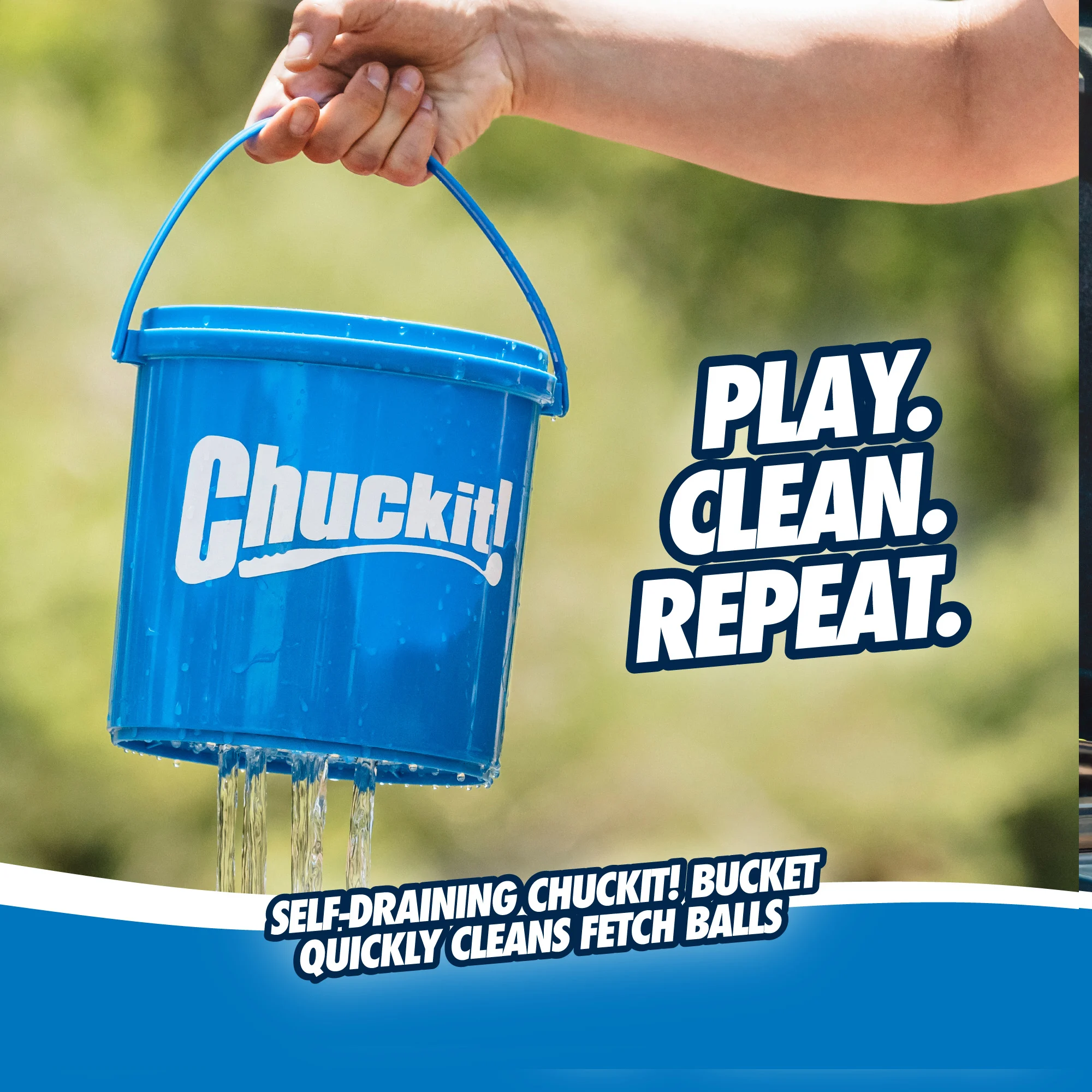 Set de mingi pentru câini cu găleată și orificii de scurgere, 8 mingi M – Chuckit! Bucket - imagine 5