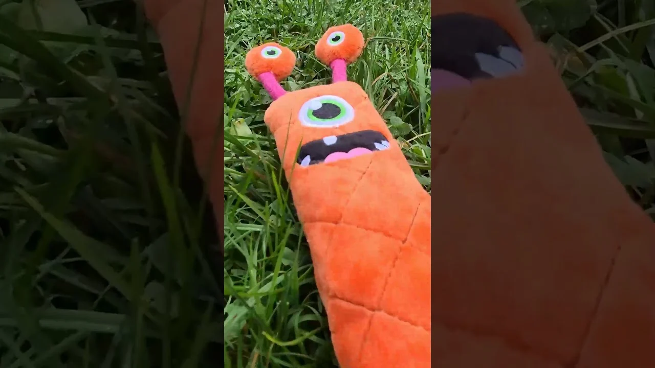 Jucărie de aport pentru câini din pluș, cu chițăitoare, roz L, 32 cm – Dog Comets Invaders - imagine 3